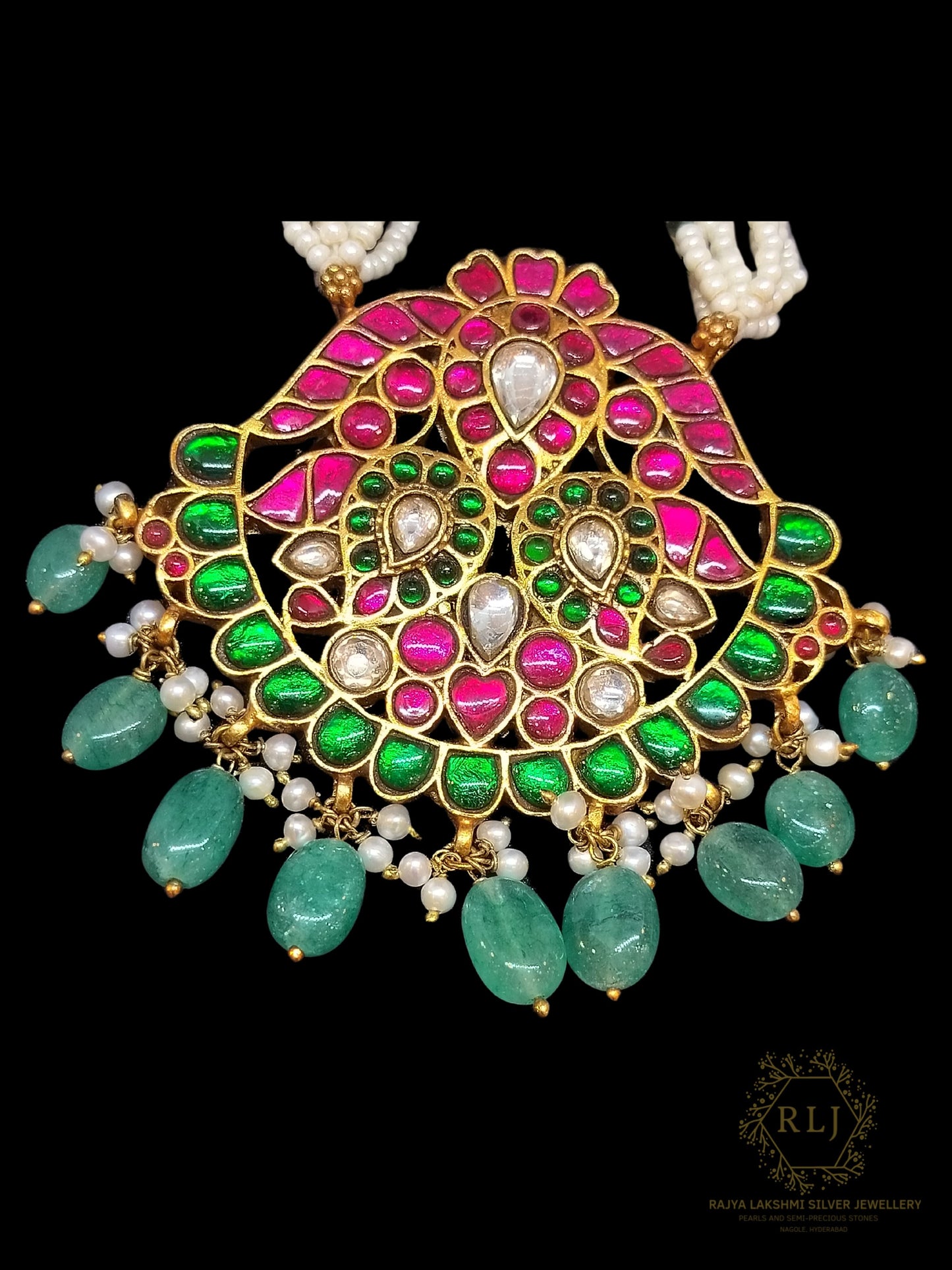 Kundan Flower Pendant